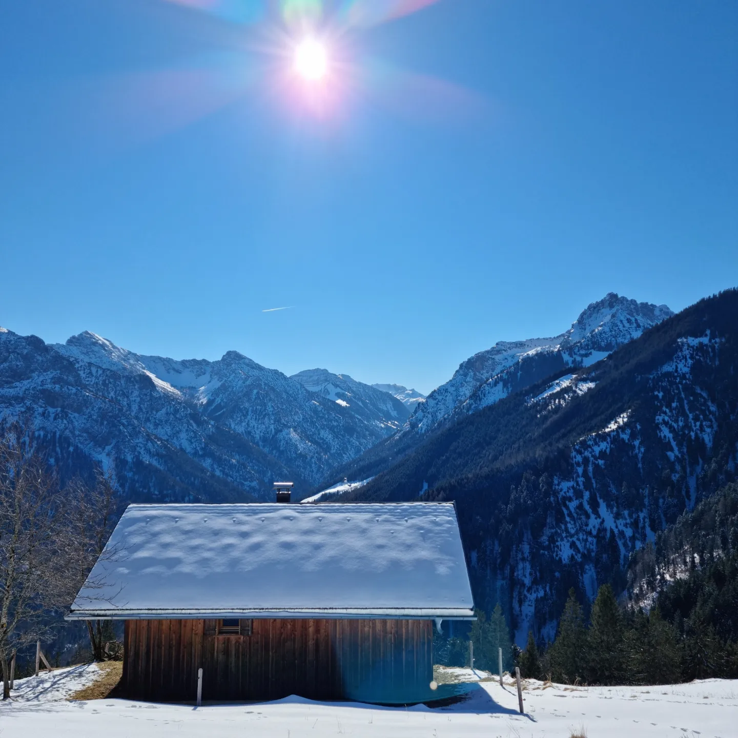 Berghütte im Licht – Ruhe & Vision